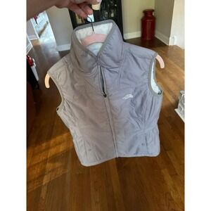 The North Face Mossbud Insulated Reversible Vest featuring a‎ embroidered logo S